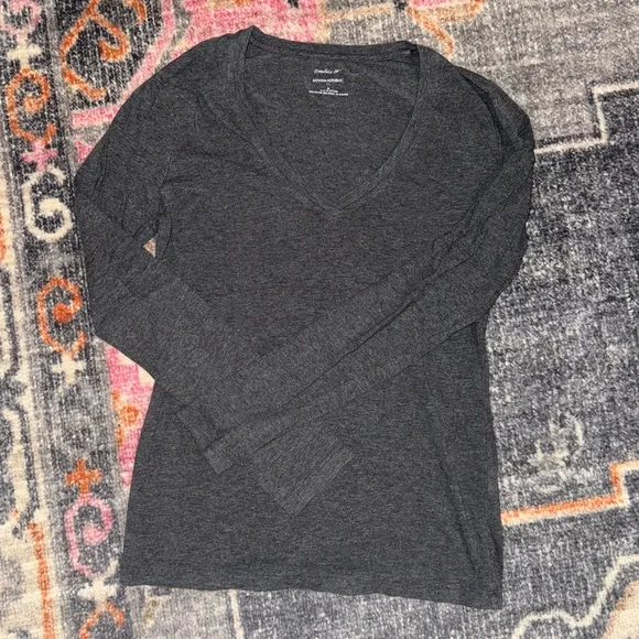 Banana Republic V-neck Timeless Tee – Long Sleeve – Charcoal Gray – Size S - Picture 2 of 5